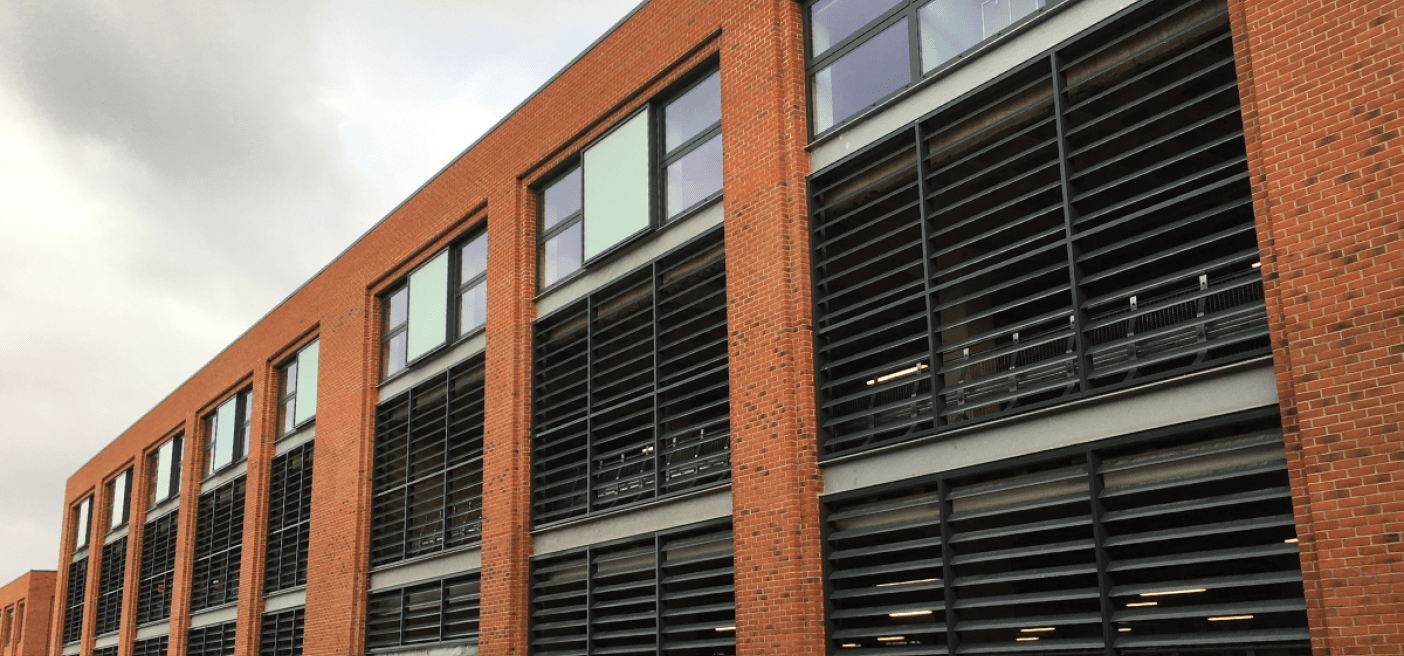 Aluminium entrance facade for commercial building
